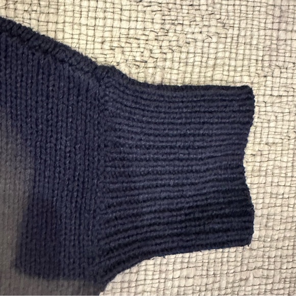 EUC BCBGMAXAZRIA Wool Blend Navy Short Sleeve Knit Sweater- OVERSIZED Size:XS - Picture 5 of 5